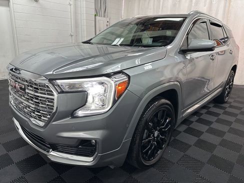 Used 2024 GMC Terrain Denali w/ Denali Premium Package AWD/4WD image 2
