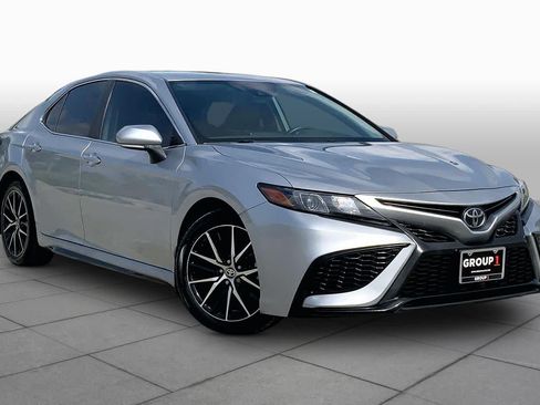 Used 2023 Toyota Camry SE FWD image 3