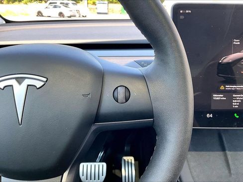 Used 2025 Tesla Model Y Performance AWD/4WD image 32