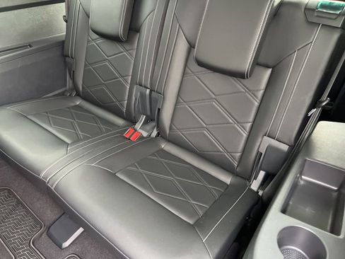 Used 2024 Volkswagen Atlas SE FWD image 18