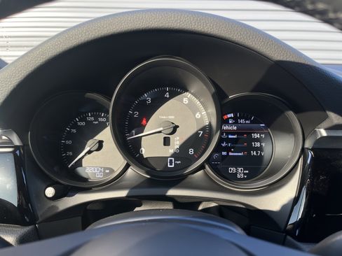 Certified 2022 Porsche Macan image 49