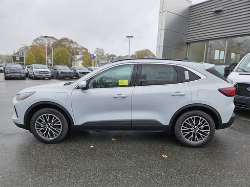 New 2025 Ford Escape SE w/ PHEV Premium Package image 2