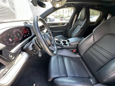 Certified 2024 Porsche Cayenne Coupe AWD/4WD image 5