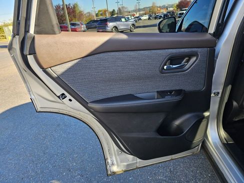 Used 2021 Nissan Rogue SV AWD/4WD image 19