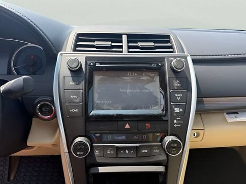 Used 2015 Toyota Camry XLE w/ Moonroof Package FWD image 16