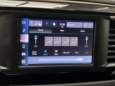 Used 2023 Chrysler Voyager LX image 19