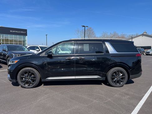 Used 2023 Kia Carnival SX image 2