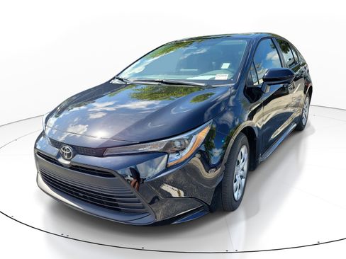 Used 2026 Toyota Corolla LE FWD image 3