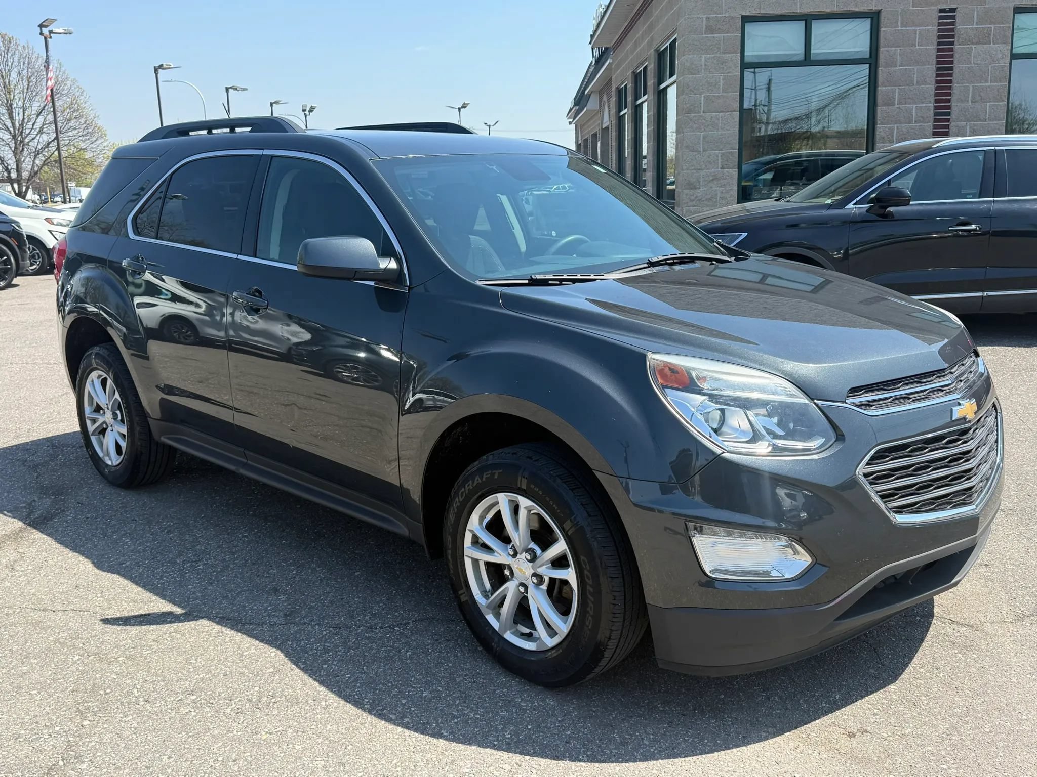 Used 2017 Chevrolet Equinox LT FWD image 3