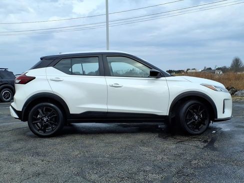 Certified 2023 Nissan Kicks SV FWD image 2