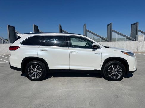 Used 2019 Toyota Highlander XLE AWD/4WD image 8