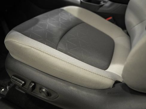Used 2025 Toyota RAV4 XLE AWD/4WD image 32