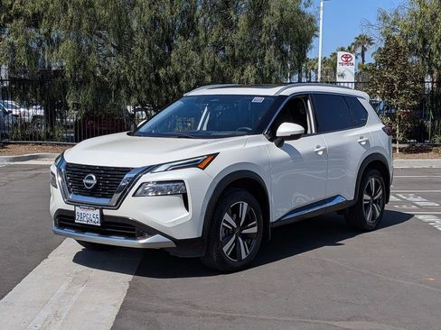 Used 2022 Nissan Rogue Platinum w/ Head-Up Display Package FWD image 2
