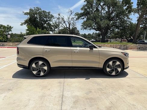 Used 2025 Volvo EX90 Ultra AWD/4WD image 7
