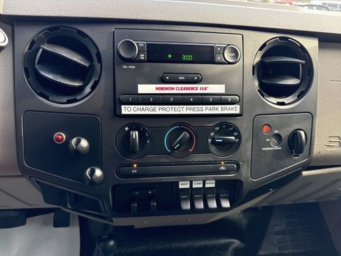 Used 2010 Ford F550 4x4 Regular Cab Super Duty image 12