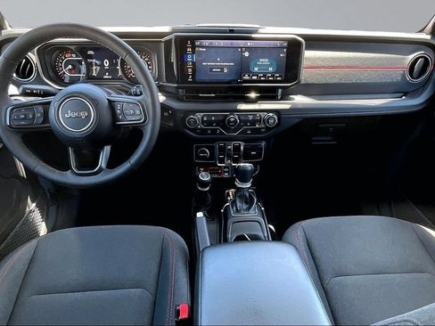 Certified 2025 Jeep Wrangler Unlimited Rubicon w/ Convenience Group AWD/4WD image 9