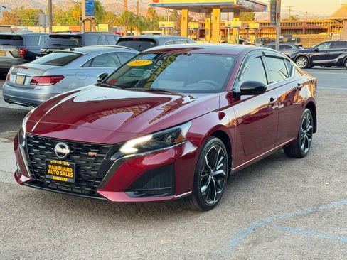Used 2023 Nissan Altima 2.5 SR w/ SR Premium Package AWD/4WD image 6