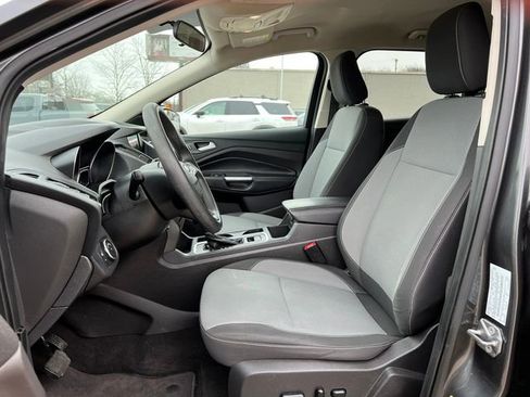 Used 2019 Ford Escape SE image 4