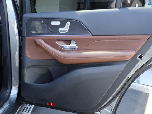 Used 2025 Mercedes-Benz GLS 450 4MATIC w/ AMG Line Exterior image 25