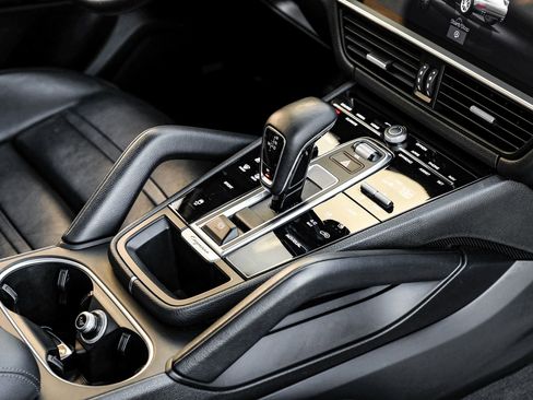 Used 2020 Porsche Cayenne image 22