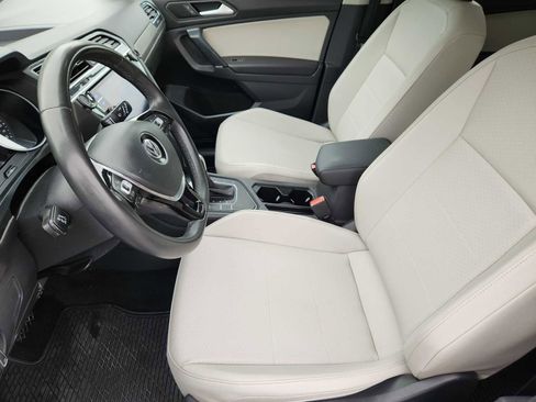 Used 2020 Volkswagen Tiguan SE w/ Panoramic Sunroof Package FWD image 13