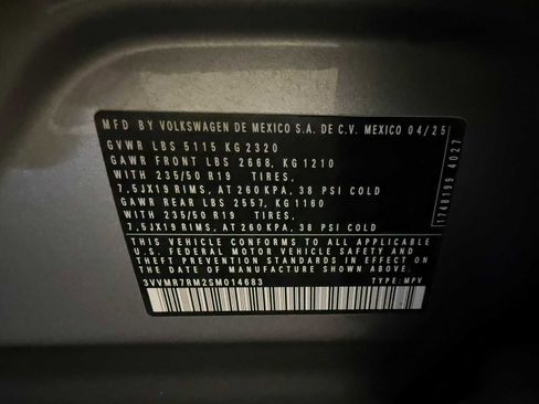 Certified 2025 Volkswagen Tiguan SE w/ Panoramic Sunroof Package image 39