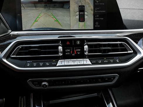 Used 2022 BMW X7 M50i w/ Executive Package AWD/4WD image 26