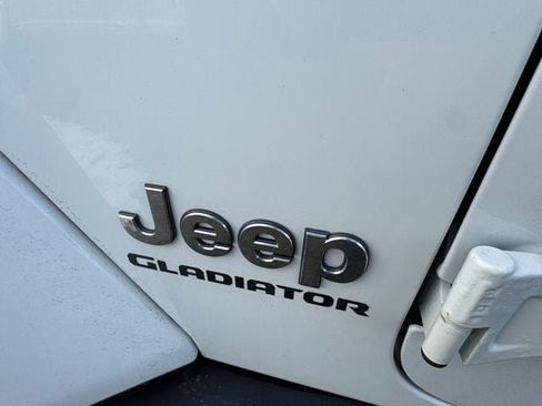 Used 2020 Jeep Gladiator Overland w/ Safety Group image 30