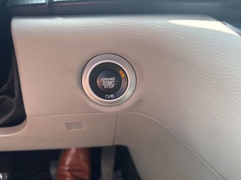 Used 2018 Chrysler Pacifica L FWD image 21