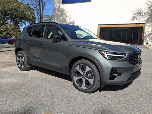 New 2026 Volvo XC40 B5 Plus w/ Protection Package Premier image 2