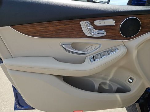 Used 2022 Mercedes-Benz GLC 300 image 10