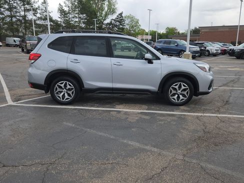 Used 2019 Subaru Forester Premium AWD/4WD image 17