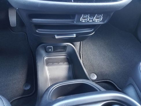 New 2025 Chrysler Pacifica Select image 30