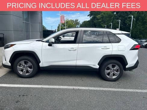 Used 2025 Toyota RAV4 LE AWD/4WD image 5