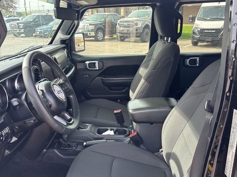 Used 2022 Jeep Wrangler Unlimited Sport w/ Sun And Sound Package image 9