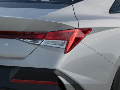 New 2025 Hyundai Elantra SE image 10
