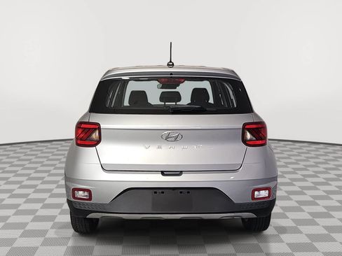 Used 2023 Hyundai Venue SE FWD image 7