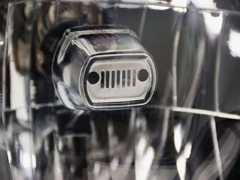 Used 2021 Jeep Gladiator Rubicon w/ Dual Top Group AWD/4WD image 29