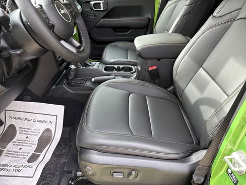 New 2025 Jeep Gladiator Sport w/ Premium Package image 9