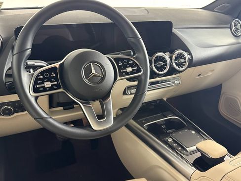 Used 2023 Mercedes-Benz GLA 250 w/ Premium Package image 23