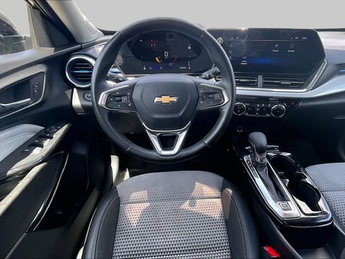 Used 2024 Chevrolet Trax LT w/ Driver Confidence Package FWD image 6