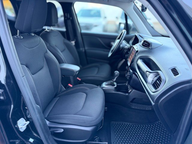 Used 2023 Jeep Renegade Latitude w/ Premium Group AWD/4WD image 24
