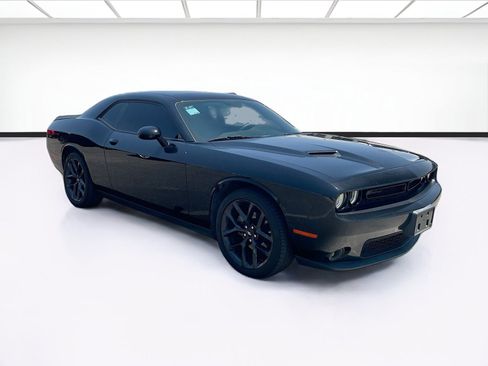 Used 2019 Dodge Challenger SXT w/ Blacktop Package RWD image 3