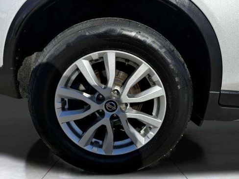 Used 2018 Nissan Rogue SV FWD image 53