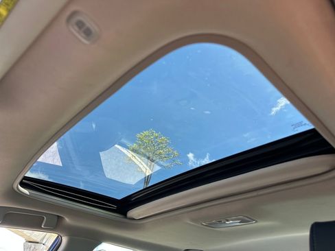 Used 2017 Toyota Corolla XSE image 19