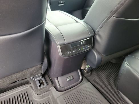 Used 2026 Toyota Highlander XLE AWD/4WD image 13