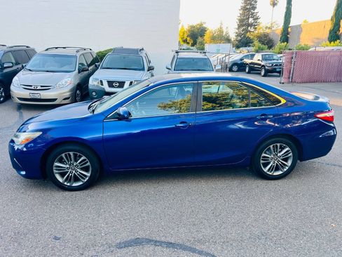 Used 2015 Toyota Camry SE w/ Moonroof Package FWD image 5