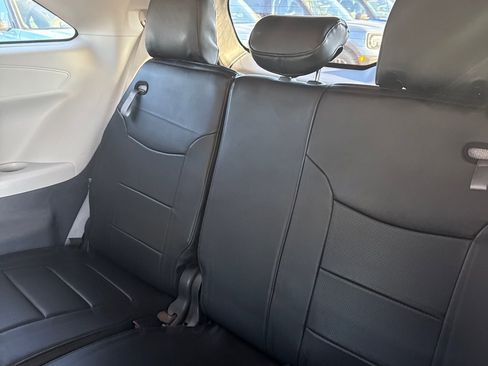 Used 2021 Toyota Sienna LE FWD image 14