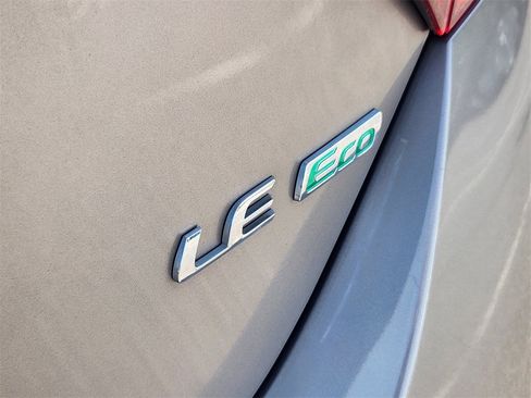 Used 2014 Toyota Corolla LE image 13