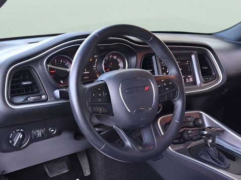 Used 2019 Dodge Challenger SXT RWD image 11